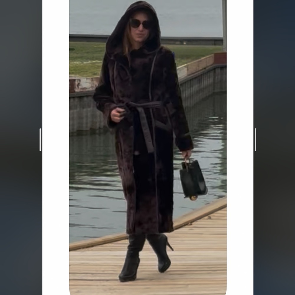 Fur full length, brown, interesting buttons, hooded, leather detail - Picture 1 of 5